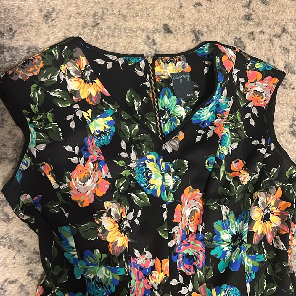 Gabby Skye Fit and Flare Floral Dress - Picture 3 of 9